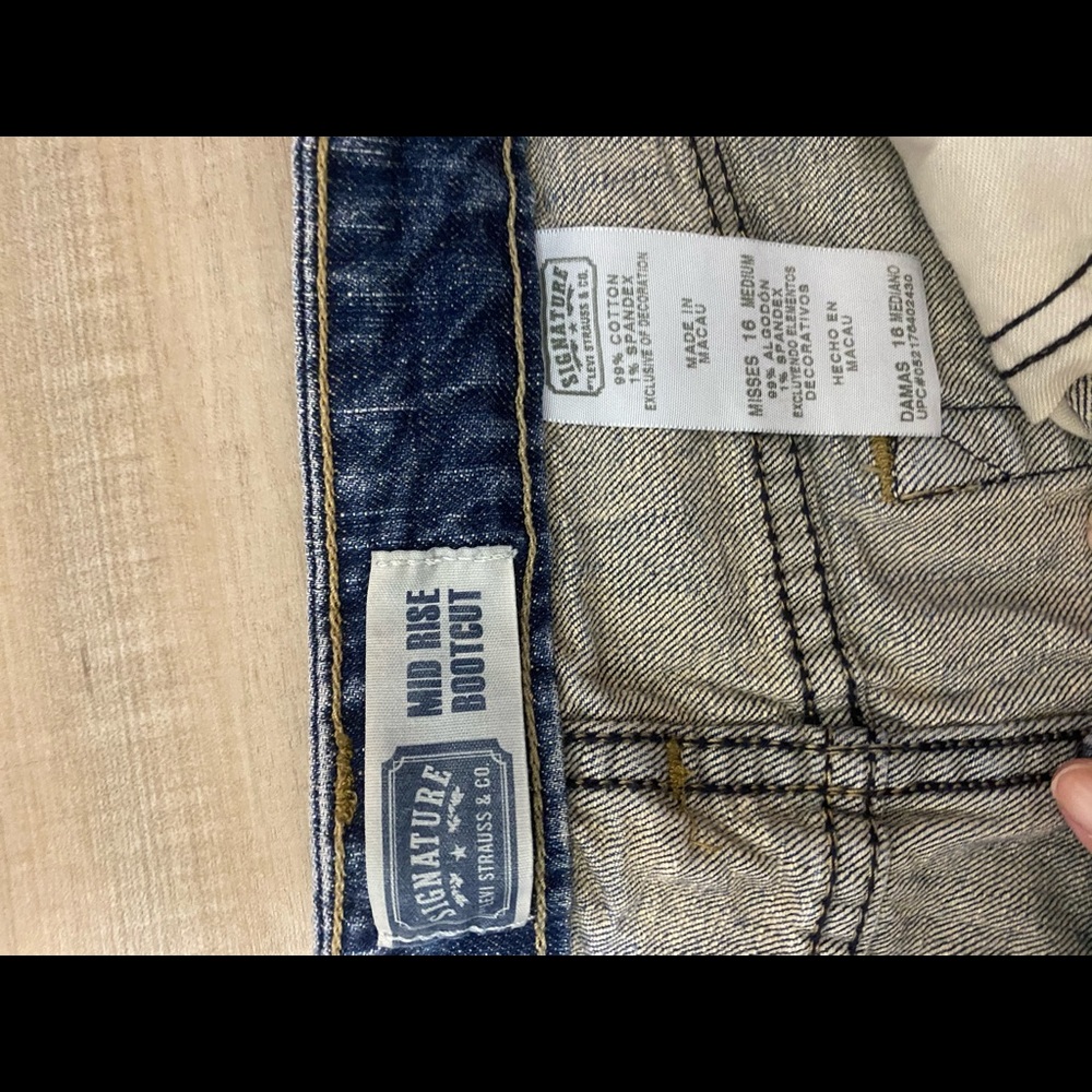 Levi’s - Picture 3 of 3